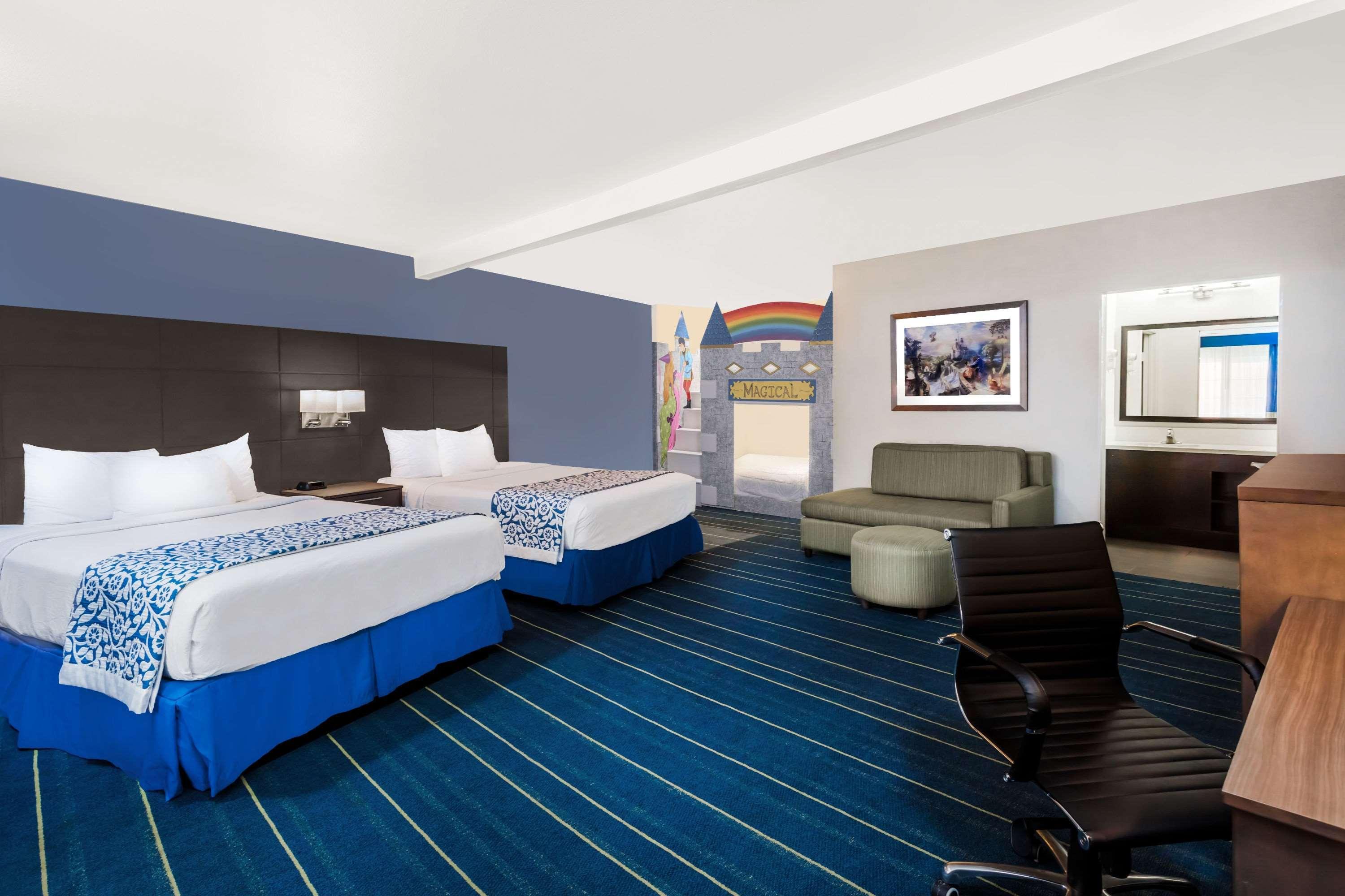 Days Inn & Suites By Wyndham Anaheim At Disneyland Park Exteriér fotografie