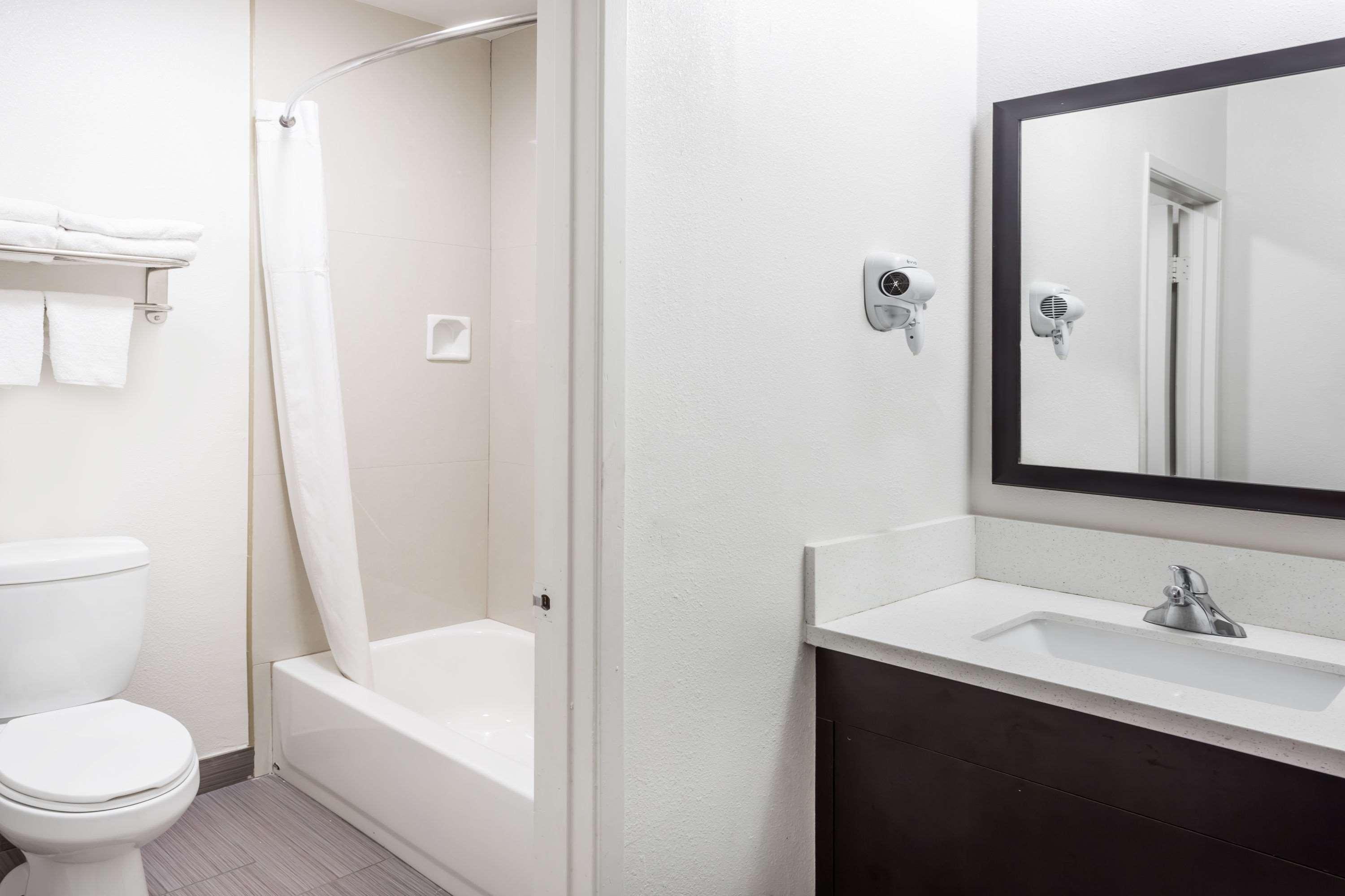Days Inn & Suites By Wyndham Anaheim At Disneyland Park Exteriér fotografie