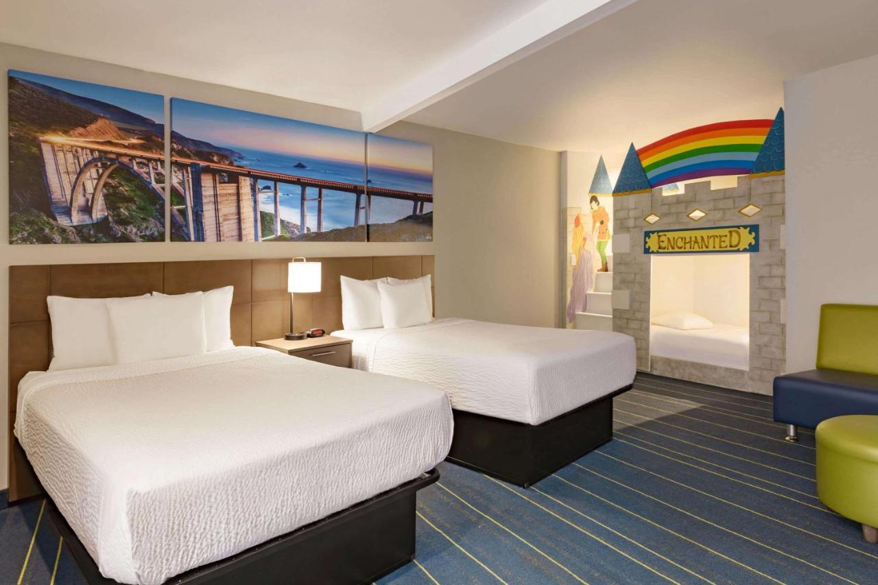 Days Inn & Suites By Wyndham Anaheim At Disneyland Park Exteriér fotografie