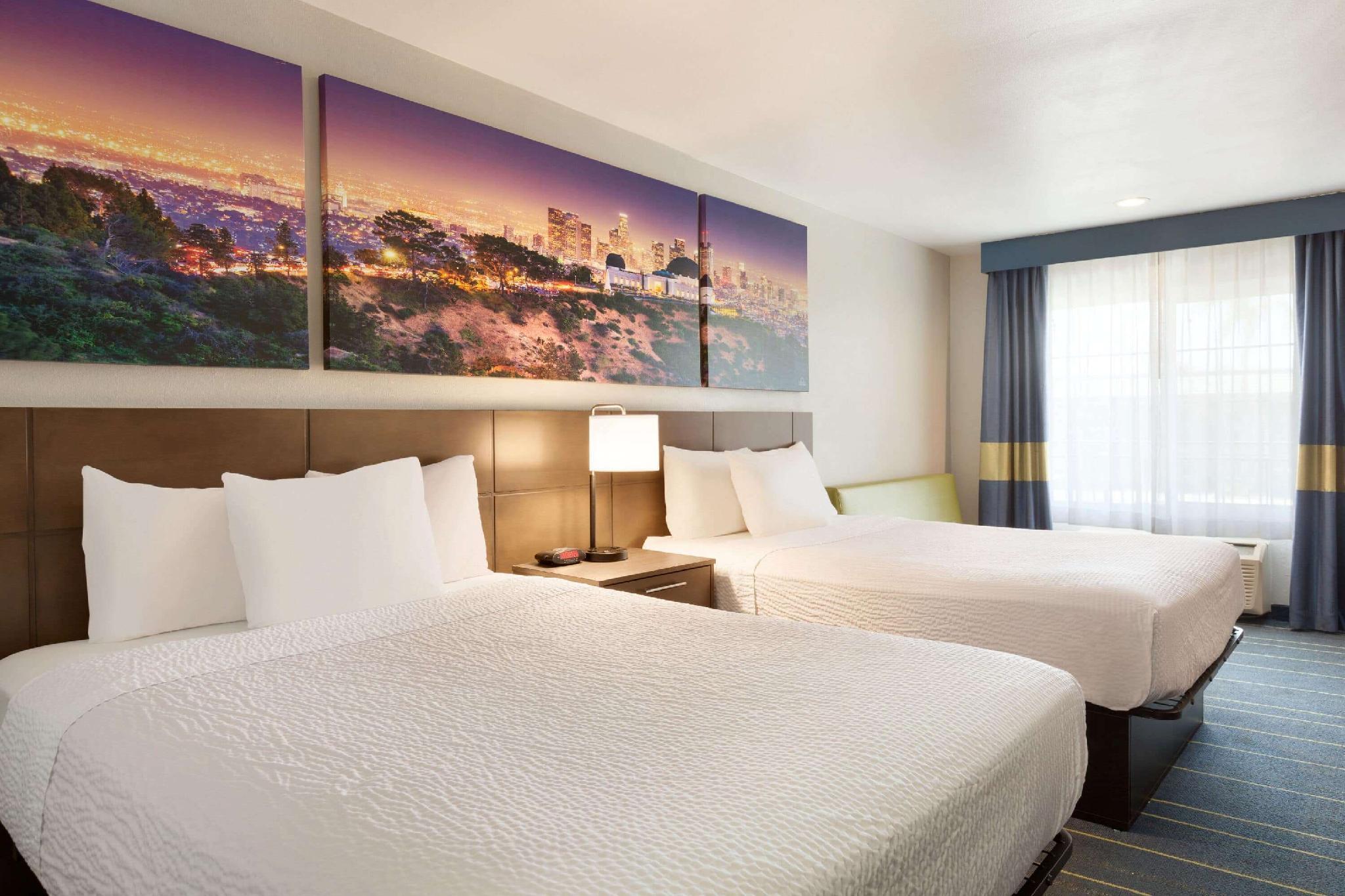 Days Inn & Suites By Wyndham Anaheim At Disneyland Park Exteriér fotografie