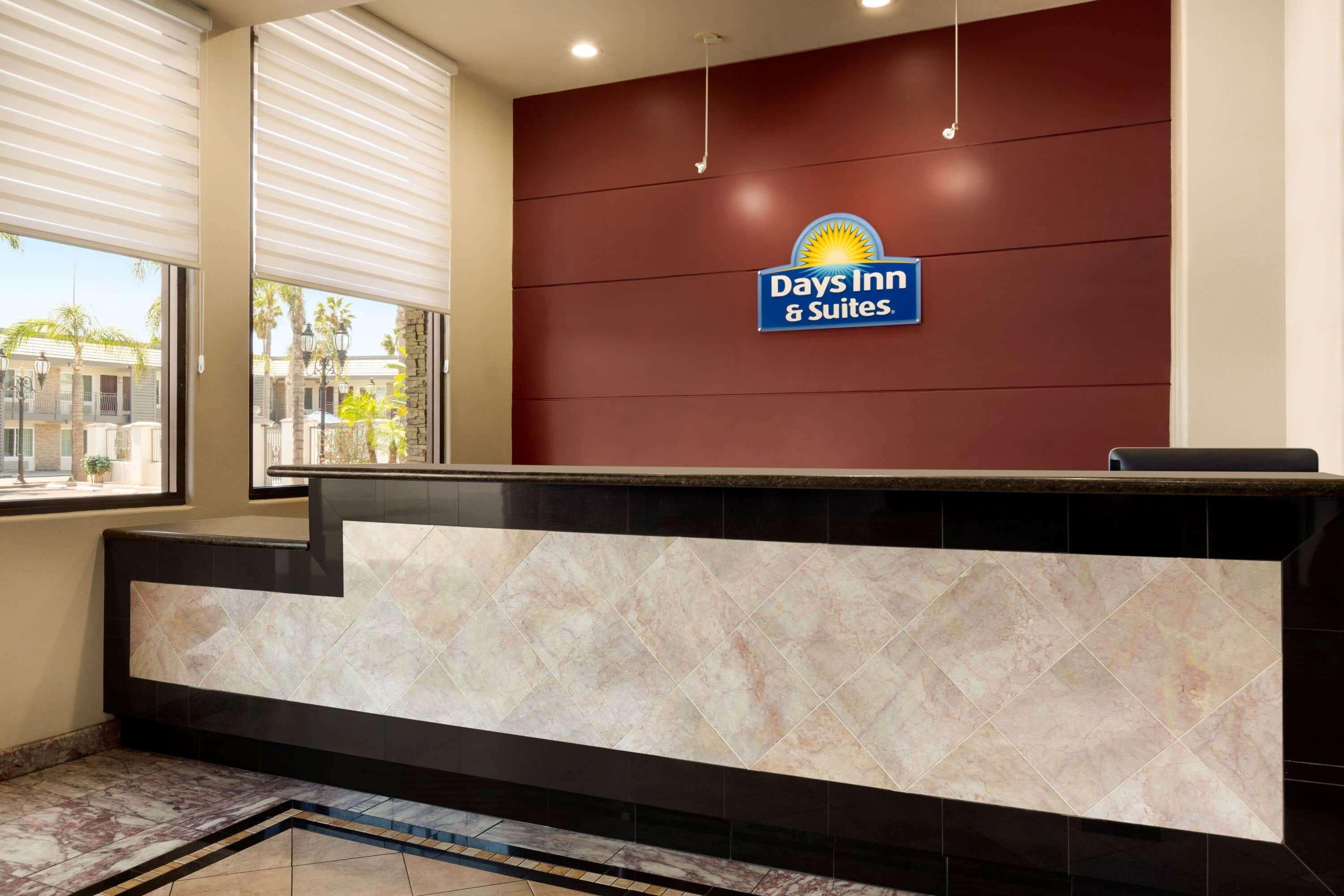 Days Inn & Suites By Wyndham Anaheim At Disneyland Park Exteriér fotografie