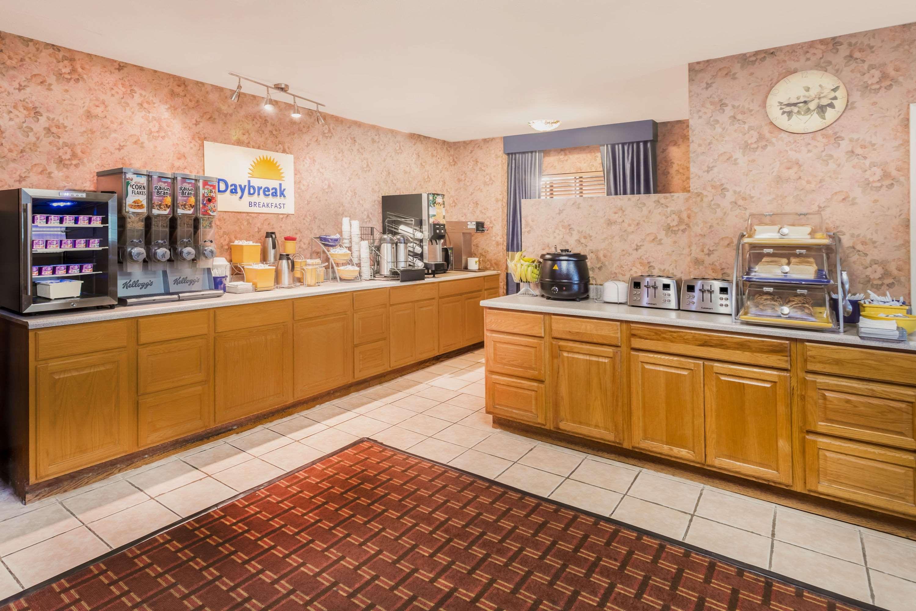 Days Inn & Suites By Wyndham Anaheim At Disneyland Park Exteriér fotografie