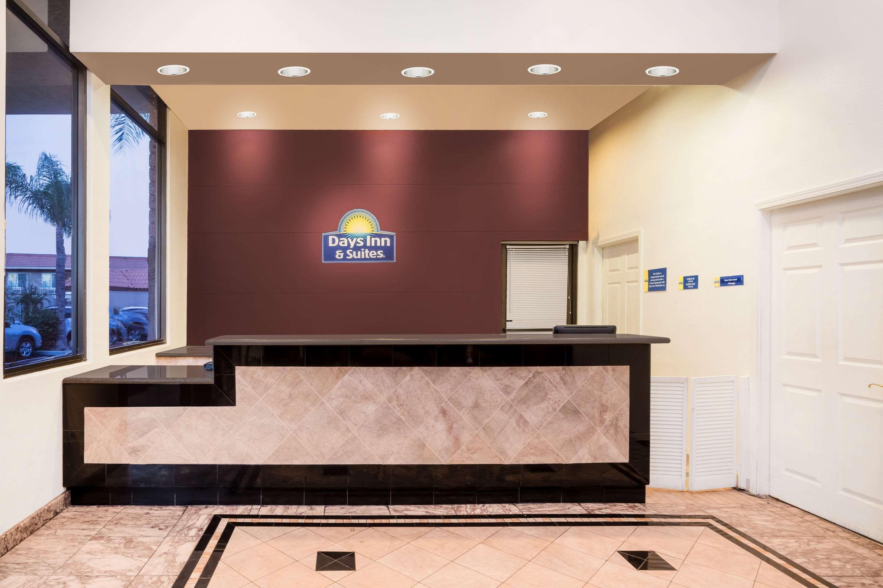 Days Inn & Suites By Wyndham Anaheim At Disneyland Park Exteriér fotografie